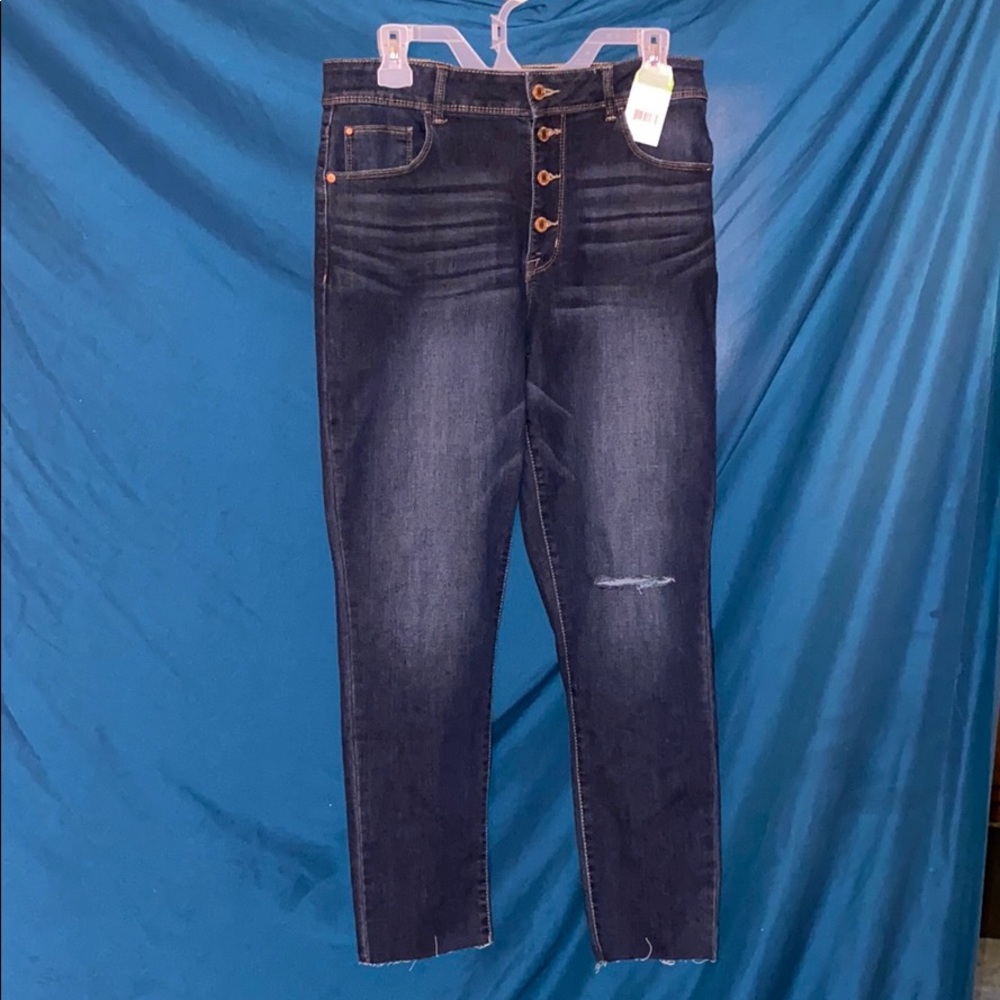 Juniors skinny button up Capri jeans